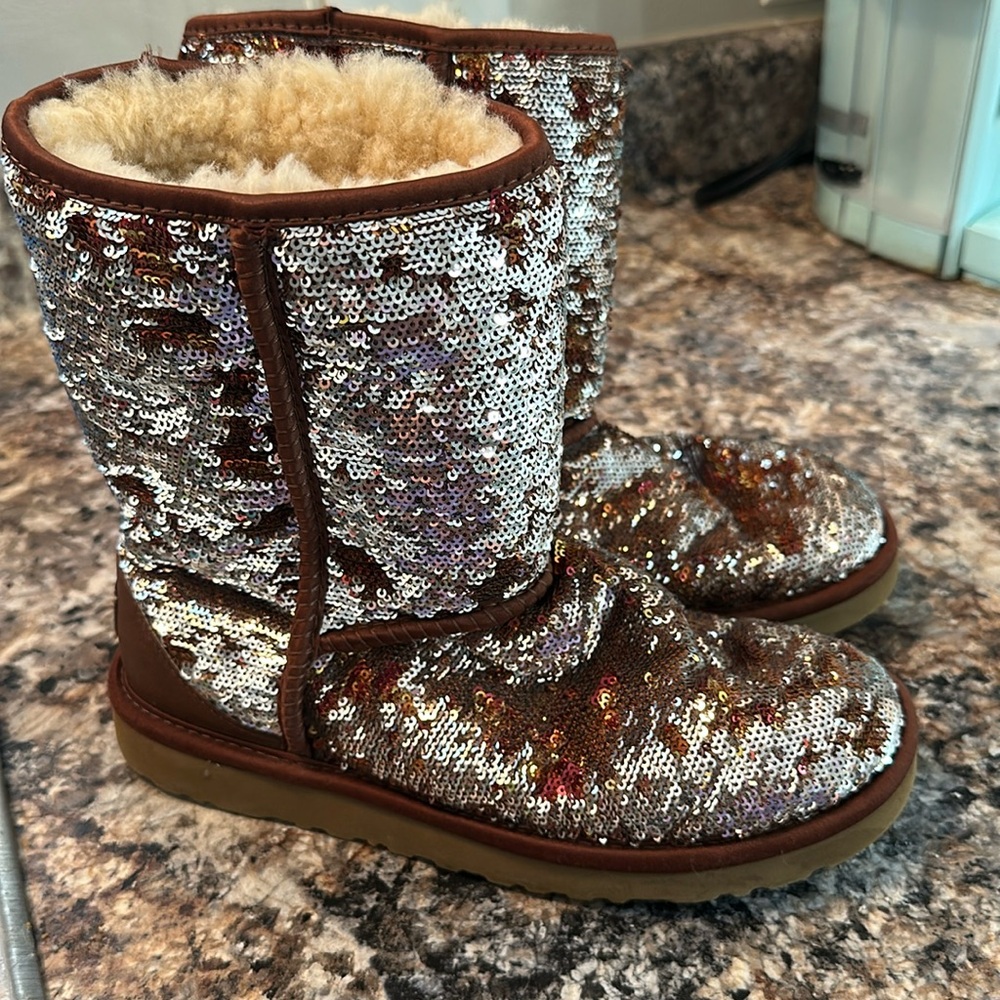 UGG Brown and silver Sequin reversible Boots size 7 1002766